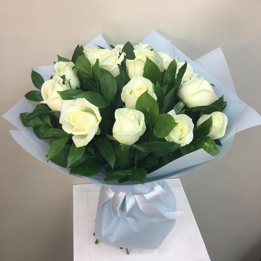 Букет 15 Белых роз Проуд в Верхопенье