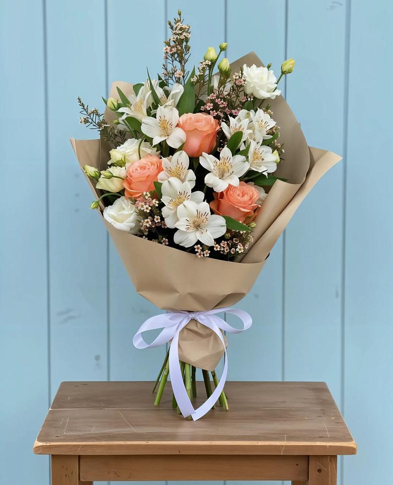 Букет яркий комплимент в Верхопенье Букет цветов из: Альстромерии, Лизиантусы, Розы и Хризантемы в Верхопенье